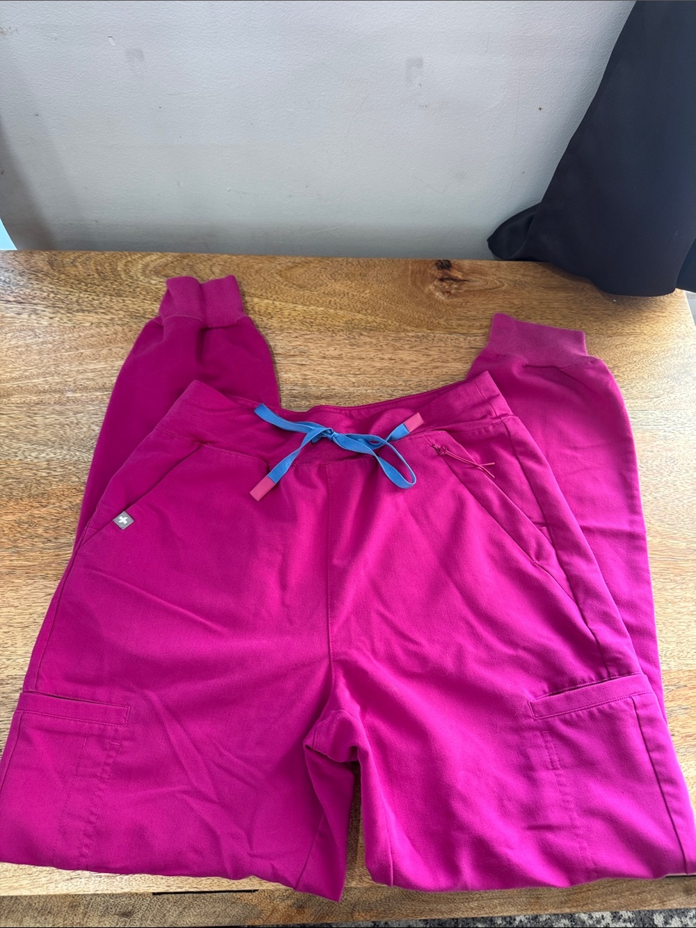 Women’s Figs Raspberry Sorbet Jogger Pants